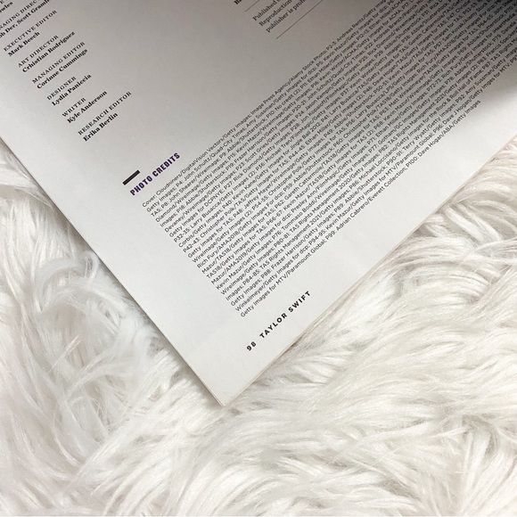 Taylor Swift Magazine - Her Life, Her Music & All Her Eras - Picture 4 of 4